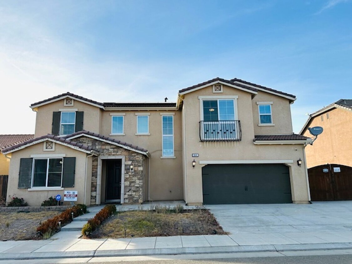 Foto principal - $2,995 Clovis 4 Bedroom, Solar, Bullard & ...