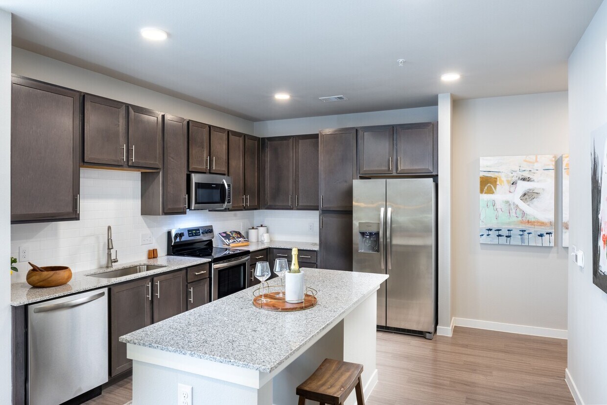 Primary Photo - Big Savings: 8 Weeks FREE + $9 Move-In Fees!
