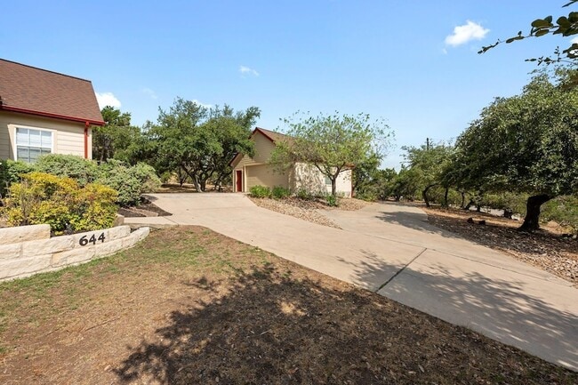 Building Photo - 644 Newport Dr
