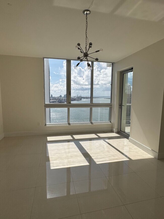 Foto del edificio - Stunning 2Bed/ 2Bath residence for rent at MET1