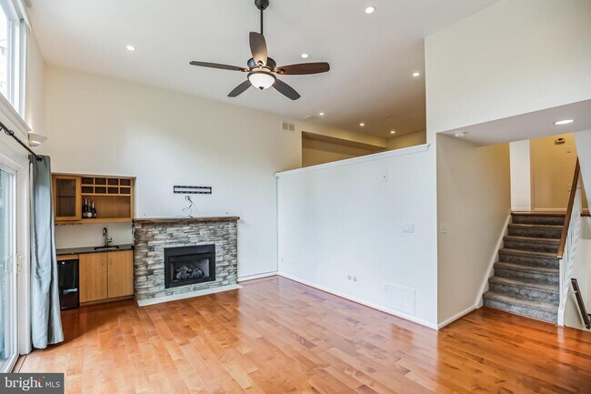 Building Photo - 127 Kings Croft Dr