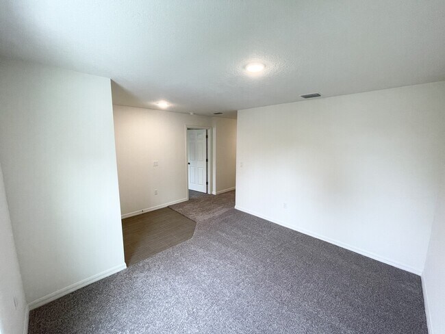 Building Photo - 13 Preston Ln