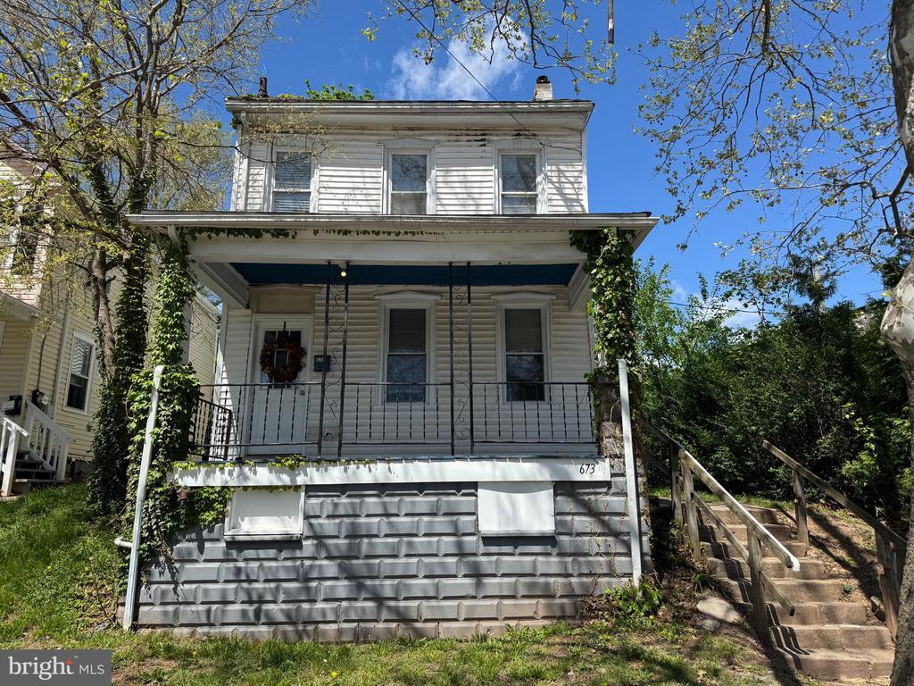 Primary Photo - 673 Walnut St