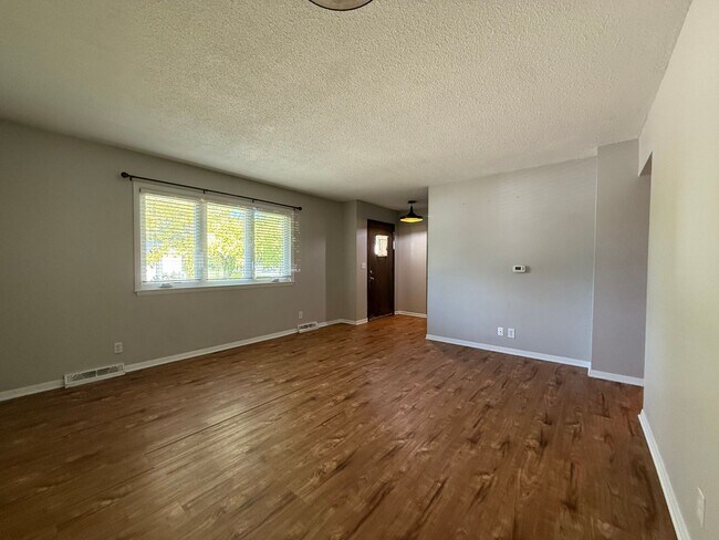 Foto del edificio - Charming 3 Bed, 1 Bath Home in Quiet Bette...