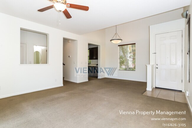 Foto del edificio - Beautiful Townhouse for Rent in Sacramento!