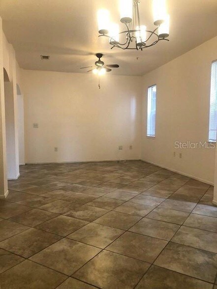 Building Photo - 102 Vista Verdi Cir