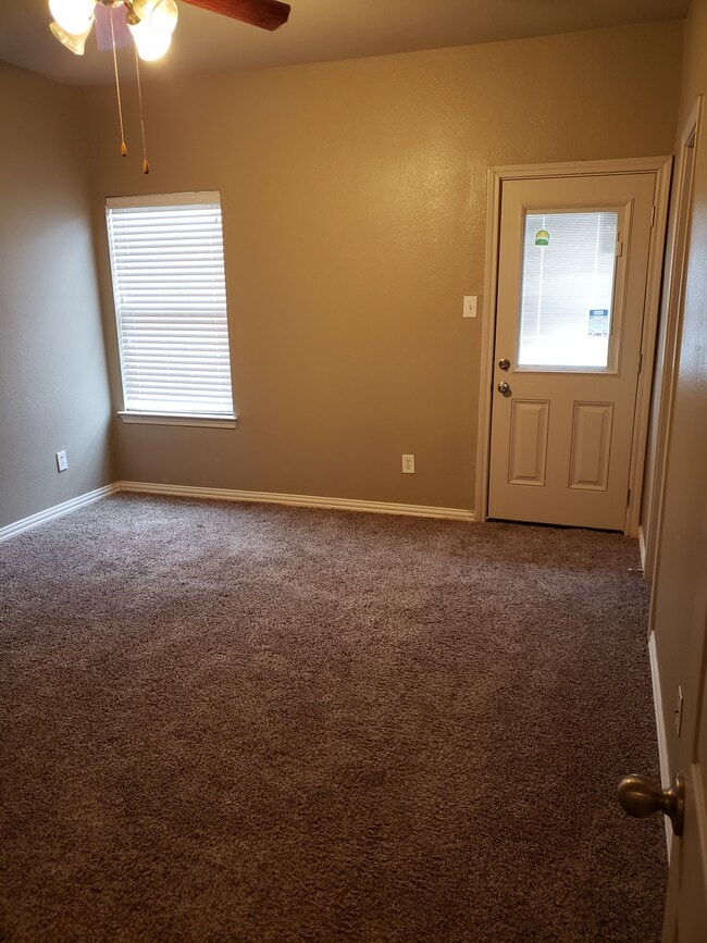 Building Photo - 816 Bur Oak Dr