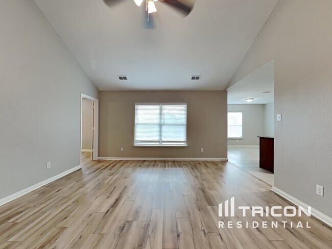 Foto del edificio - 2111 Juniper Dr