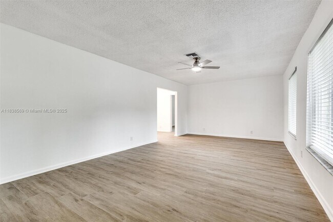 Foto del edificio - 1848 SW 24th Ave