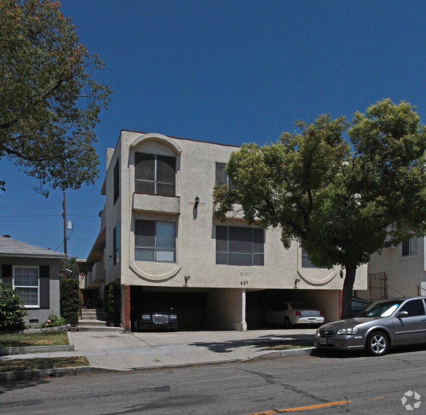 Building Photo - 627 E Providencia Ave