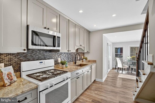 Building Photo - 312 N Henry St