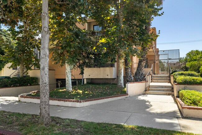 front of property - 608 Hawthorne St