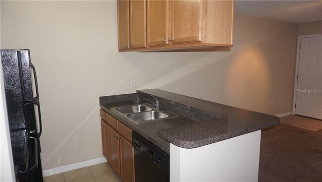 Building Photo - 220 Lake Parsons Green