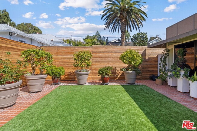 Building Photo - 1/2 Hill St