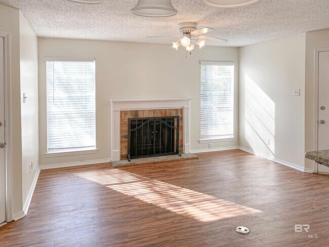 Foto del edificio - 5608 Cottage Hill Rd