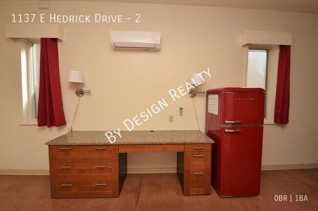 Foto del edificio - 1137 E Hedrick Dr