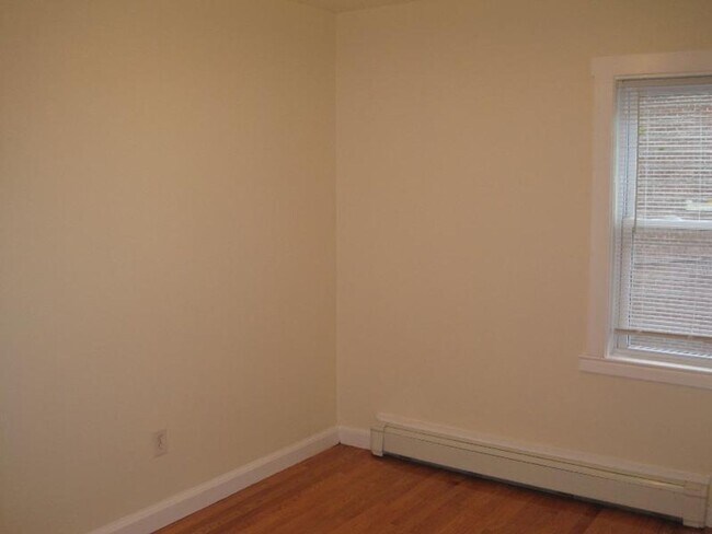 Foto del edificio - Nicely renovated 3 bed unit at an unbeatable price!