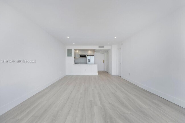 Foto del edificio - 2350 NE 135th St