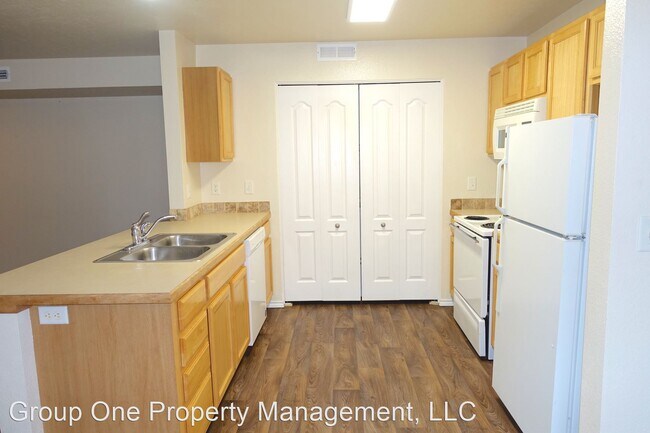 Building Photo - 2 br, 2 bath House - 11873 W. Cloverfield ...