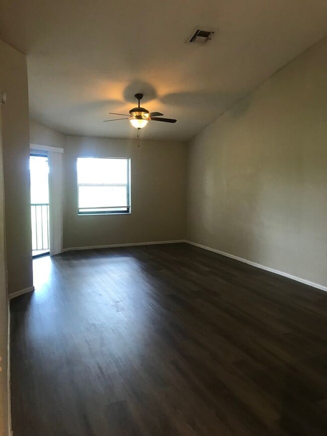 Building Photo - 7843SBD(50)