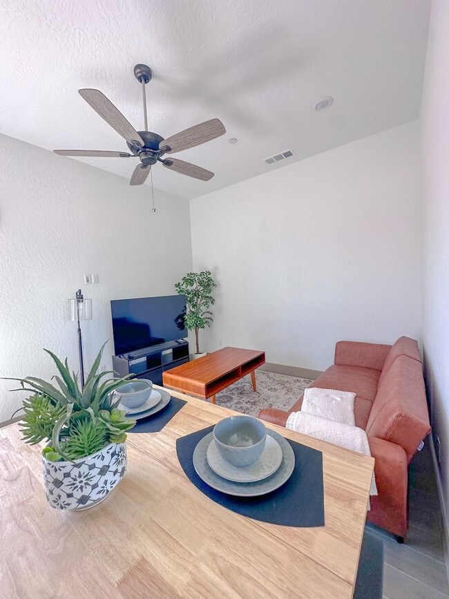 Building Photo - Move in Ready in Northwest Hanford