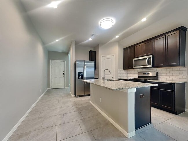 Building Photo - 223 Ashley Falls Ln