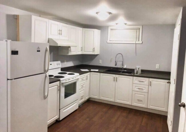 Building Photo - 12904-12990 90 St NW