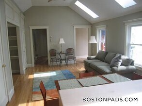 Building Photo - 117 Columbia St