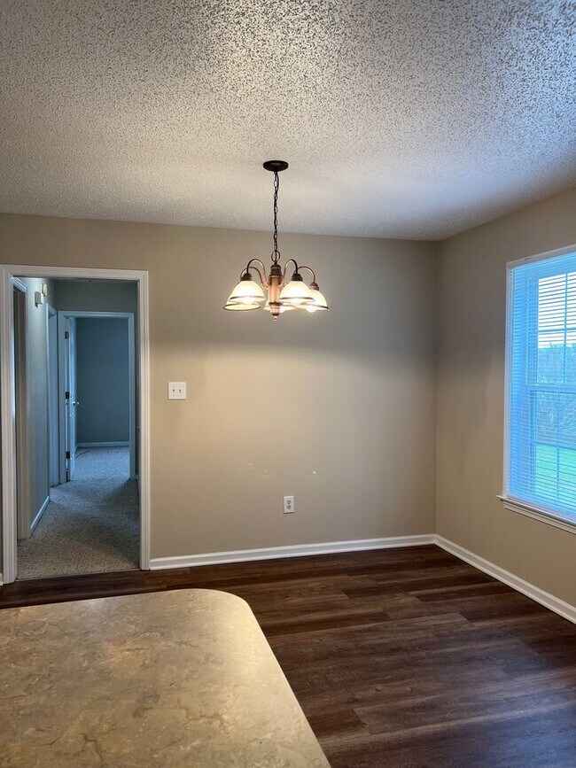 Foto del edificio - Available Now