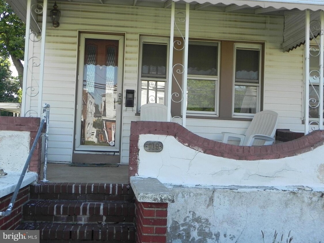 Primary Photo - 119 N Forklanding Rd