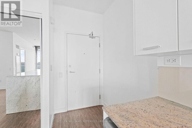 Building Photo - 33-2833 Singer Ct