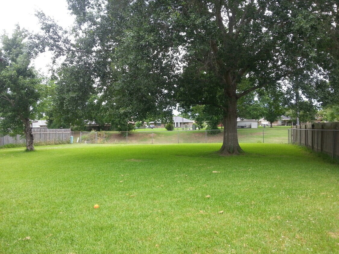 Foto del edificio - 5415 Bayou Dr