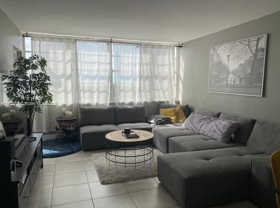 Building Photo - 1301 NE Miami Gardens Dr