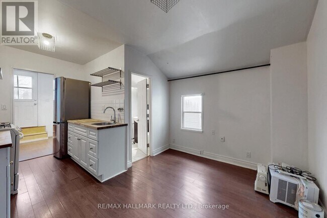 Photo du bâtiment - 557 Parliament St