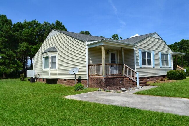 Building Photo - 202 Lakeside Dr
