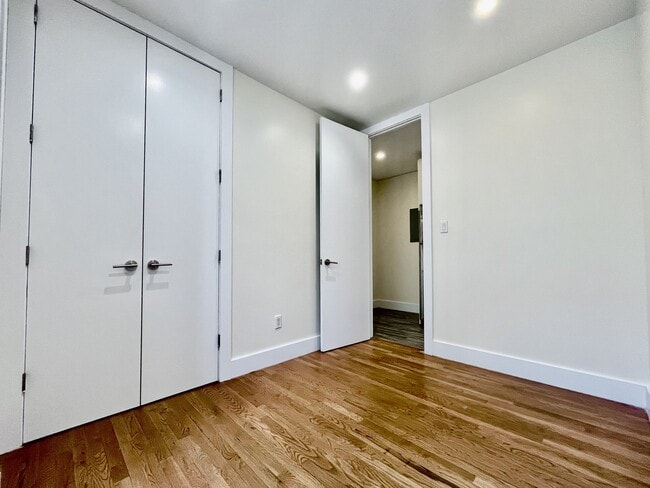 Foto del edificio - 4300 Broadway