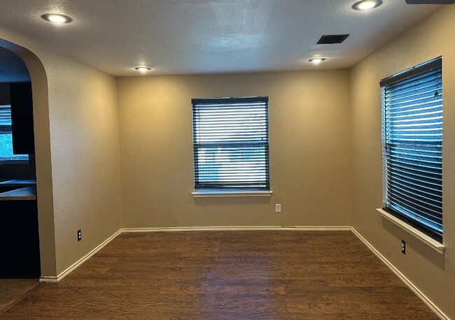 Building Photo - 9030 Sahara Woods