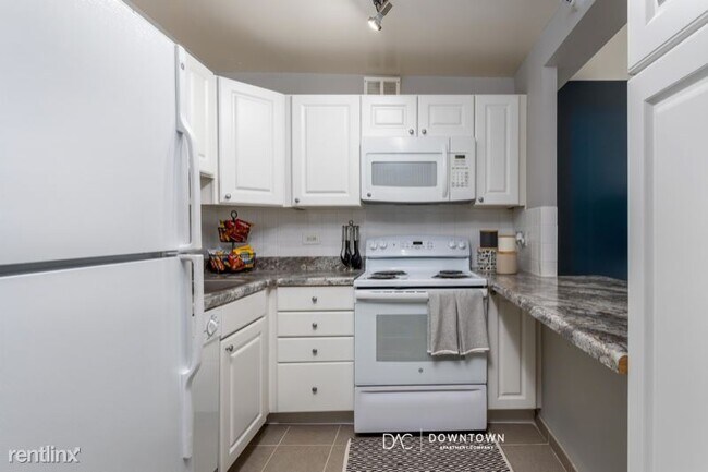 Building Photo - 1 br, 1 bath Condo - 243 E. Ontario St