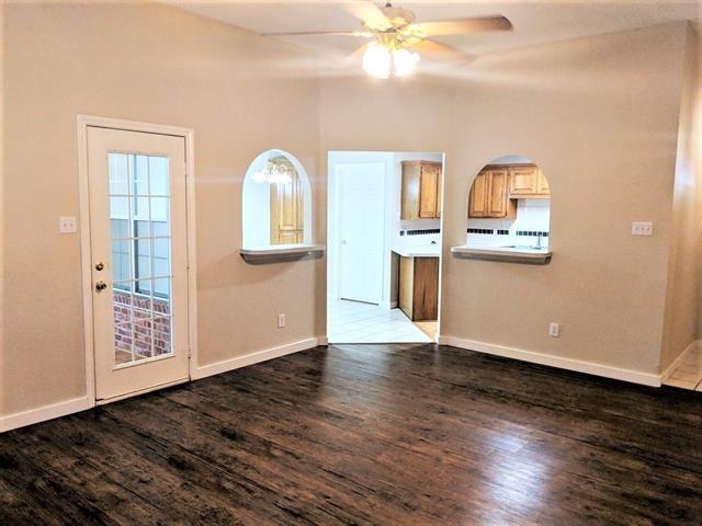 Foto del edificio - 2508 Whispering Oaks