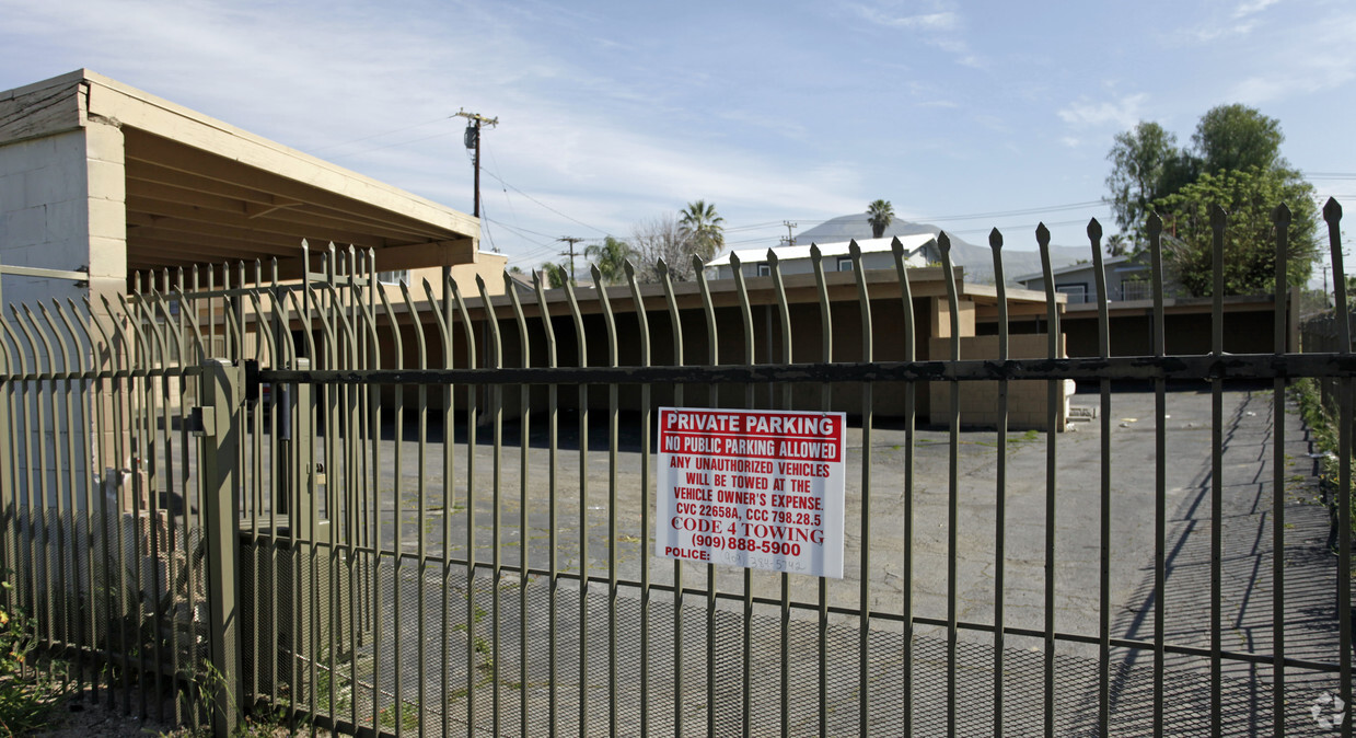 Building Photo - Canyon Cove Apartments