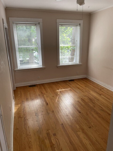Foto del edificio - 6110 N Albany Ave