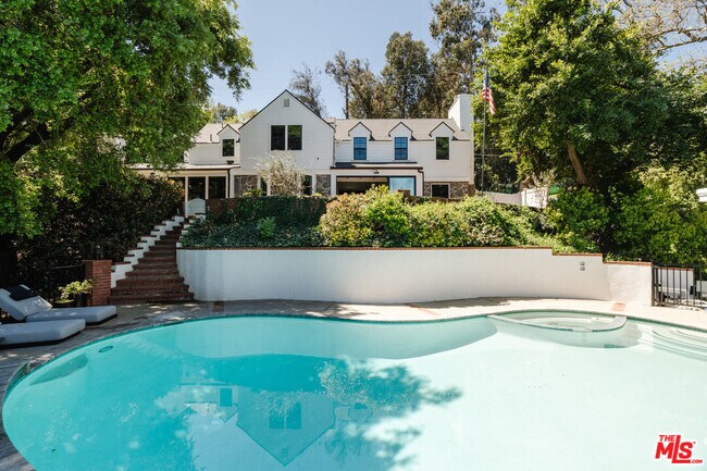 Foto del edificio - 3100 Coldwater Canyon Ave