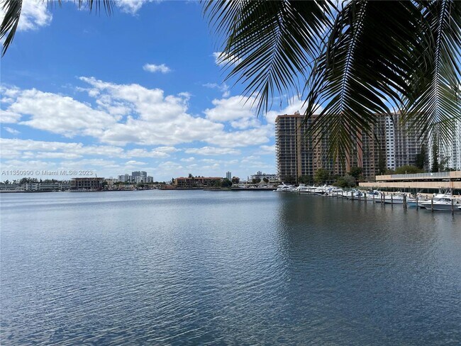 Building Photo - 17150 N Bay Rd