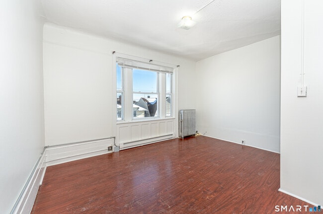 Foto del edificio - 35 Butler Ave