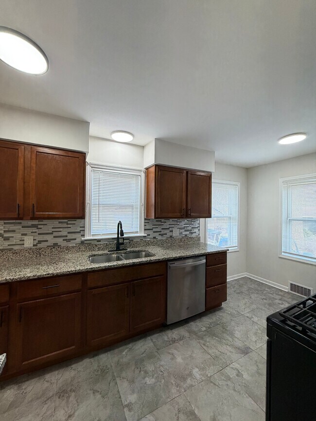 Foto del edificio - 1822 W 187th St