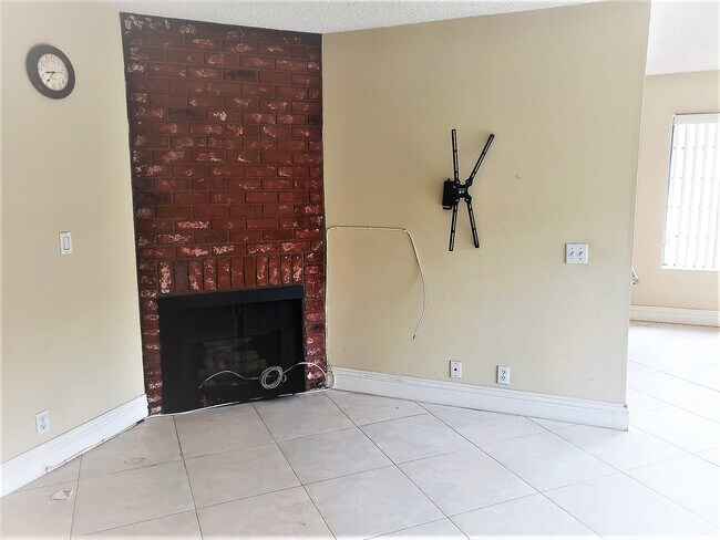 Building Photo - 21815 Saticoy St