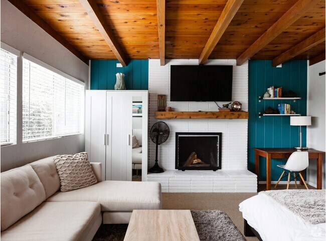 Building Photo - 4759 Baylor Dr