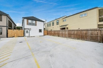 Building Photo - 2310 Wavell St