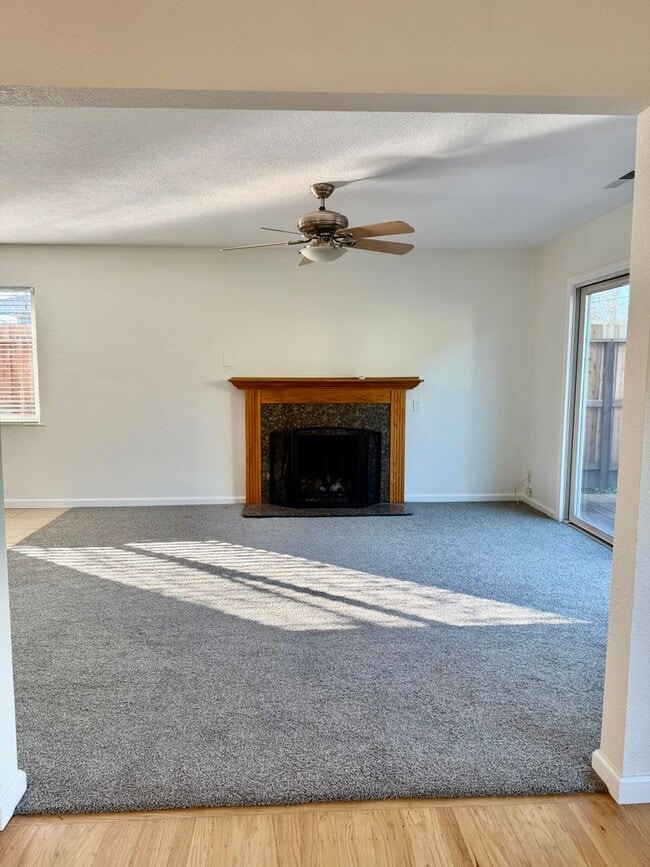 Building Photo - Beautiful Fair Oaks home