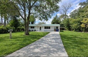 Building Photo - 424 Cactus Cir